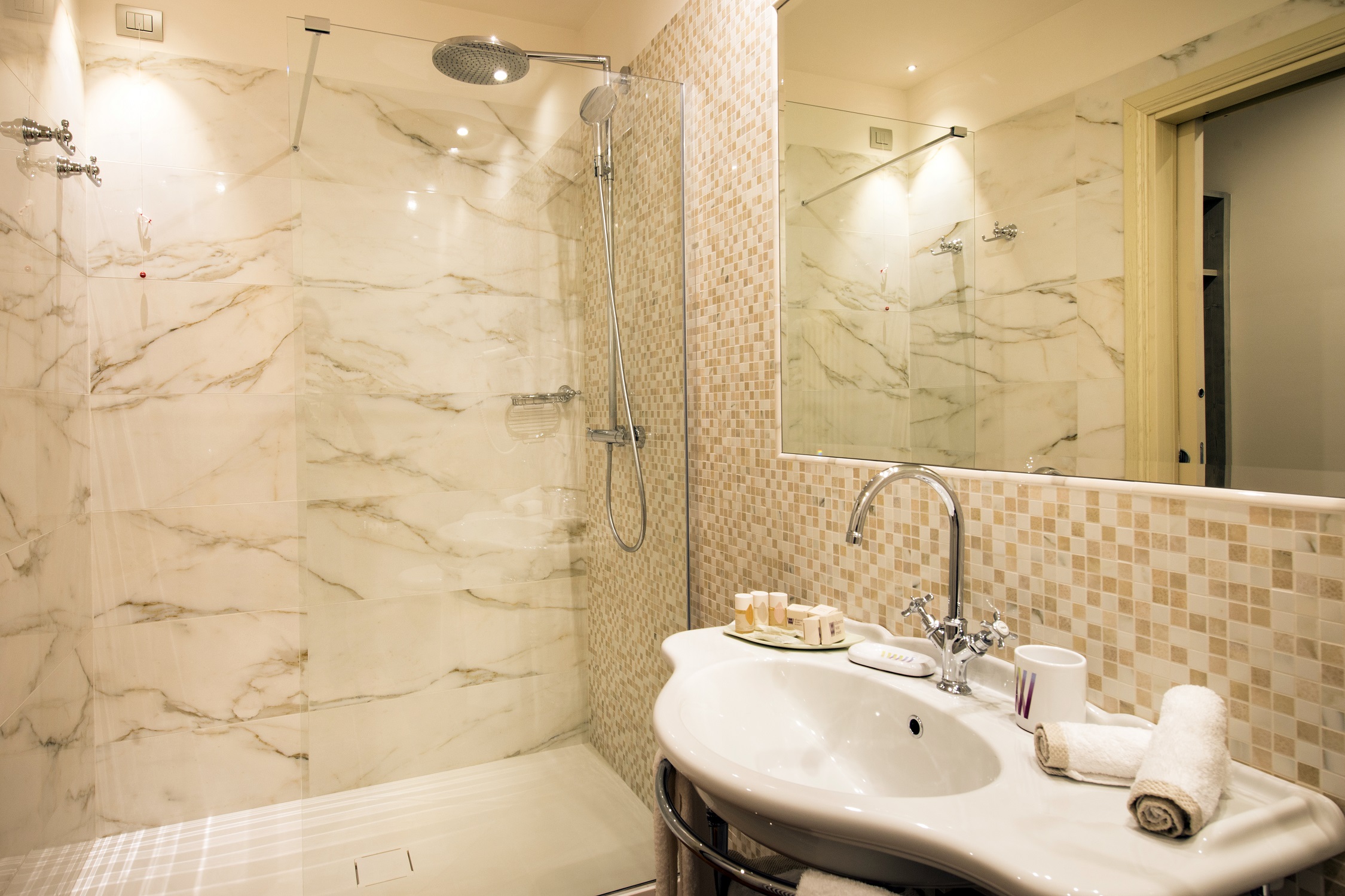 junior-suite-bathroom