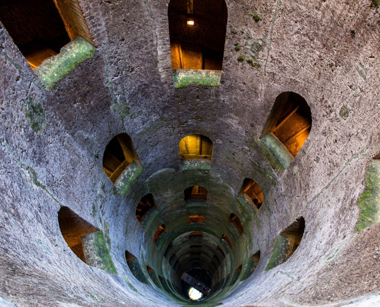 orvieto-pozzo-di-san-patrizio-interno-listing